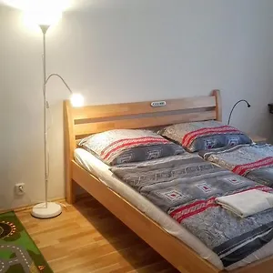 jezerka-apartments.praguehotelsweb.com/
